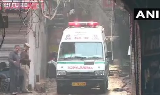 दिल्ली स्थित अनाज मंडी में लगी भीषण आग, अब तक हो चुकी है 35 लोगों की मौत