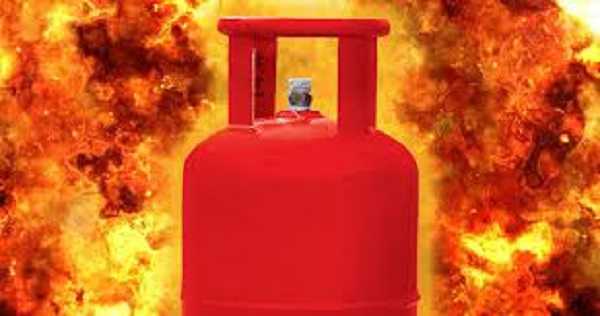 गिरिडीहः गैस सिलेंडर फटने से लगी आग, 3 लोग बुरी तरह झुलसे