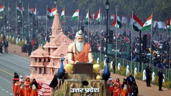 गणतंत्र दिवस परेड: भव्‍य राम मंदिर की प्रतिकृति वाली झांकी गुजरी तो सम्‍मान में खड़े हो गए ज्‍यादातर लोग