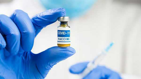 Covid 19: केंद्र सरकार इस वैक्सीन की खरीदने की कर रही तैयारी, जानिए कितना है प्रभावकारी