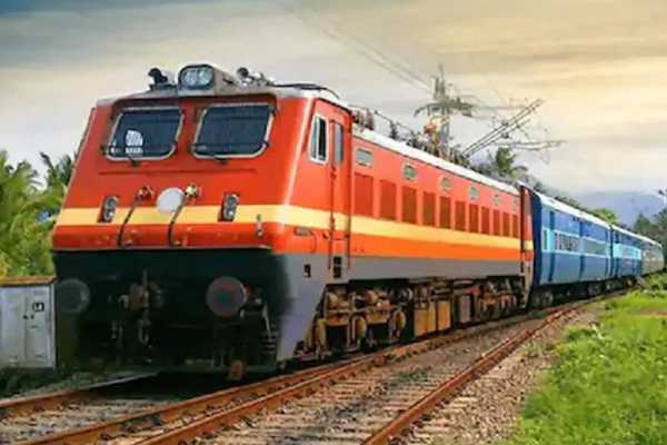 Sarkari Naukari: रेलवे ने 1600 से अधिक पद पर निकाली भर्ती, 12वीं पास कर सकते हैं अप्लाई