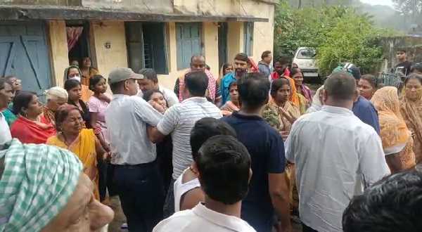 घर में घुसकर कांग्रेसी नेता कमलेश नारायण शर्मा की हत्या, पत्नी की हालत भी गंभीर