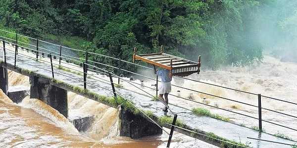 केरल में भारी बारिश के कारण भूस्खलन, 15 की मौत, दर्जनों लापता