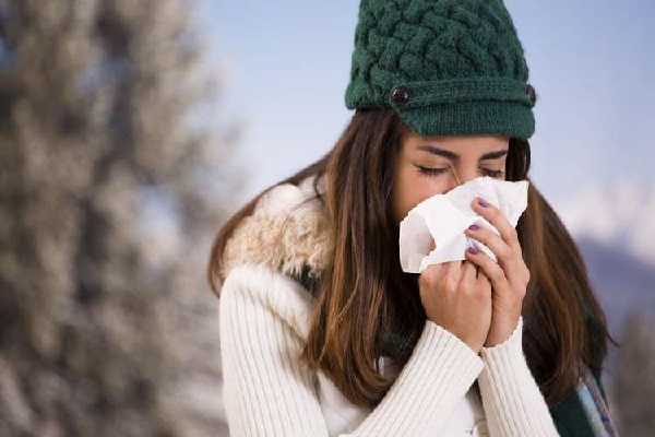 ठंड में 70 फीसदी तक बढ़ जाती है एलर्जी, ऐसे करें बचाव