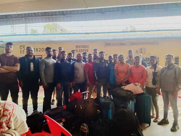 राष्ट्रीय कुश्ती चैंपियनशिप में खेलने के लिए झारखंड की टीम यूपी रवाना