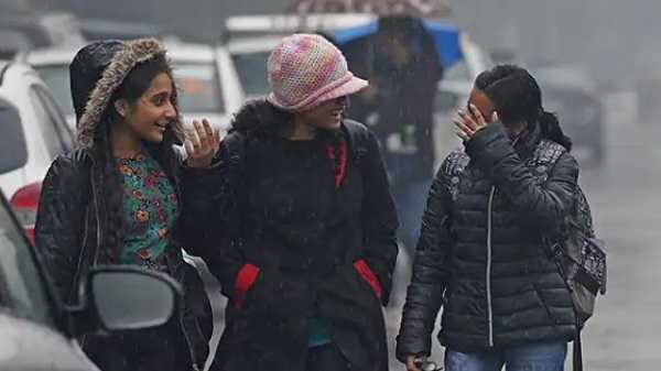 राजधानी में ठंड के साथ बढ़ रही गर्म कपड़ों की मांग