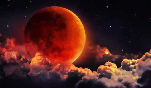 आज साल का आखिरी और सबसे लंबा चंद्र ग्रहण, कार्तिक पूर्णिमा की पूजा शुरू