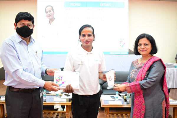 टाटा स्टील ने किन्नरों को नौकरी देकर मुख्यधारा से जोड़ा