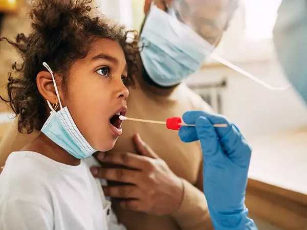 कोरोना अलर्ट: अब पांच साल से कम उम्र के बच्चों को महामारी बना रहा शिकार