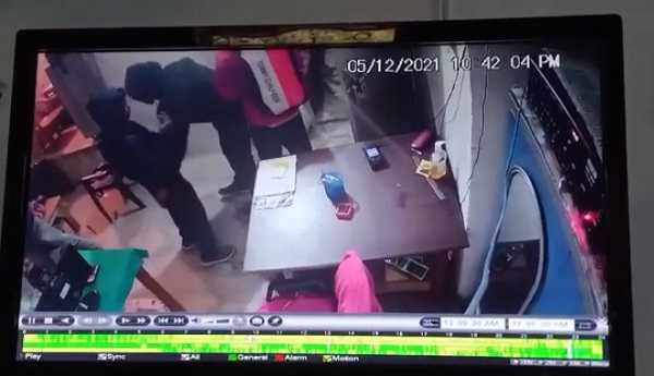 पेट्रोल पम्प में लूटकांड की वारदात CCTV में कैद, ऐसे दिया घटना को अंजाम