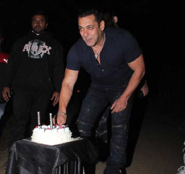 Salman Khan Birthday: 56 के हुए सल्लू भाई, फार्महाउस पर धूमधाम से मना जन्मदिन