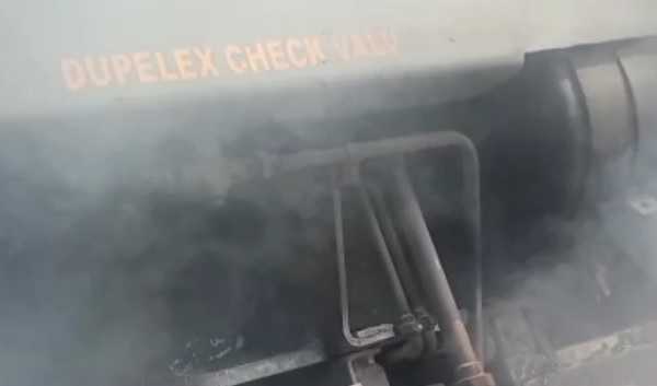 माल गाड़ी के रेल इंजन में लगी आग, टेक्निकल प्रॉब्लम के कारण लगी आग