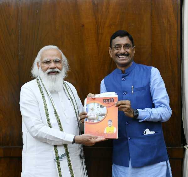 प्रधानमंत्री नरेन्द्र मोदी से सांसद संजय सेठ ने की मुलाकात