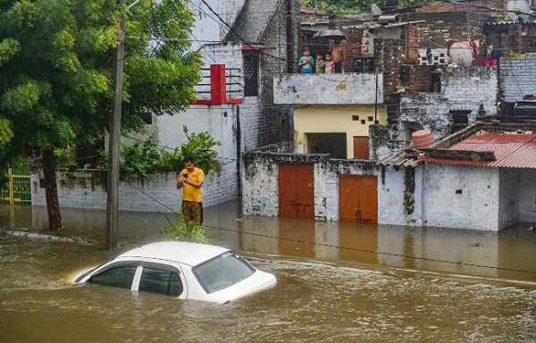UP: प्रलयकारी बारिश में अबतक 42 की मौत, CM योगी ने अधिकारियों को दिया ऐसा आदेश