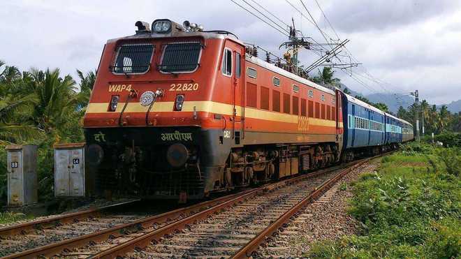ठंड का प्रकोप रेल परिचालन पर भी, झारखंड, बिहार में कई ट्रेंने बाधित, देंखे सूची
