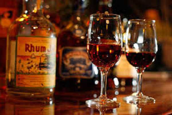 दिसंबर 2021 की तुलना में नए साल में शराब के शौकीनों ने कम पी Whiskey और Rum