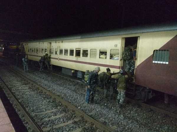 चक्रधरपुर: रेलवे लाईन में ब्लास्ट हुआ डेटोनेटर, दो घंटे रुका रहा ट्रेनों का परिचालन