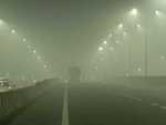झारखंड में आज भी छाया रहा घना कोहरा, धूंध से विमान और रेलवे यातायात रहा बाधित