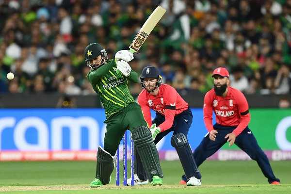 T20 WC Final: इंग्लैंड को पाकिस्तान ने दिया 138 रन का टारगेट