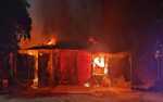 बारातियों के पटाखें से कई दुकानों में लगी आग, लाखों का सामान जलकर राख