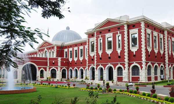 सिने तारिका अमीषा पटेल की क्वैशिंग याचिका पर हाईकोर्ट में हुई सुनवाई