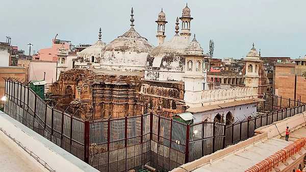 ज्ञानवापी मस्जिद में शिवलिंग मिलने का दावा, कोर्ट ने स्थान सील करने का दिया आदेश