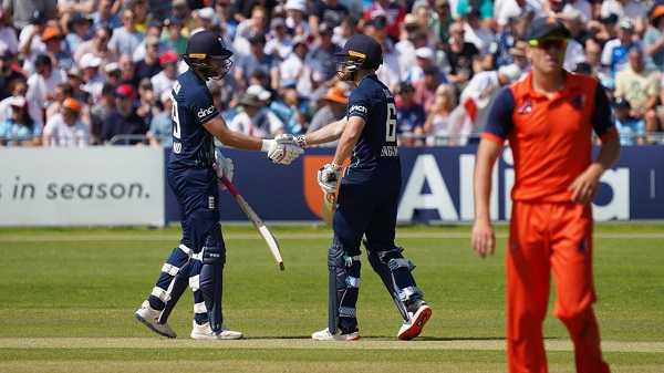 एकदिवसीय क्रिकेट में इंग्लैंड ने बनाया सर्वोच्च स्कोर, 3 खिलाड़ियों ने जड़ा शतक