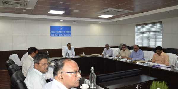 कोल इंडिया के अध्यक्ष प्रमोद अग्रवाल ने सीसीएल और अन्य कंपनियों के साथ की समीक्षा बैठक