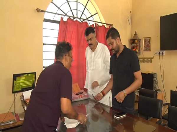 कांग्रेस विधायक अनुप सिंह ने अरगोड़ा थाना में की शिकायत दर्ज