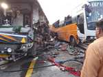 UP के पूर्वांचल एक्सप्रेस-वे पर डबल डेकर बस की टक्कर, 8 यात्रियों की मौत, दर्जनों घायल