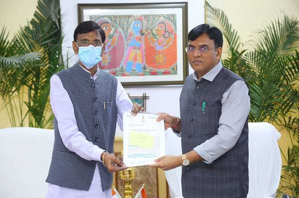 सीआइपी के पुनरुद्धार को लेकर स्वास्थ्य मंत्री से मिले भाजपा सांसद संजय सेठ