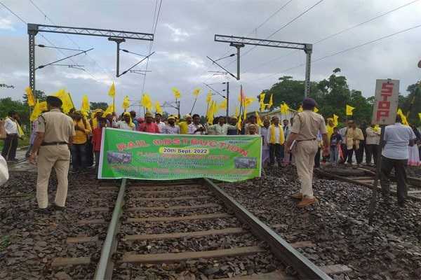 कुर्मी समाज का अनिश्चितकालीन रेल रोको आंदोलन शुरू