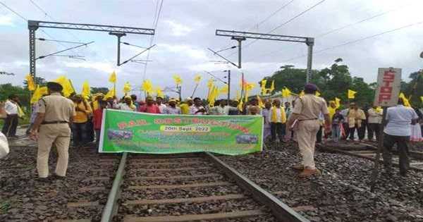 कुस्तौर और खेमासुली स्टेशन पर रेल रोको आंदोलन स्थगित, सामान्य हुआ ट्रेनों का आवागमन