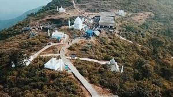 सम्मेद शिखर पर दावे को लेकर पांच राज्यों से आदिवासियों का महाजुटान, पुलिस बल तैनात