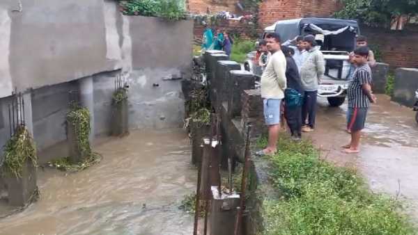 भारी बारिश के बाद नाले में बहा युवक, नगर निगम की खुली पोल