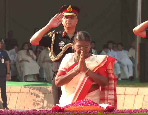 राष्ट्रपिता महात्मा गांधी की 154वीं जंयती आज, राष्ट्रपति और पीएम मोदी ने राजघाट पर दी श्रद्धांजलि