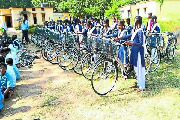 सरकारी स्कूल में पढ़ने वाले विद्यार्थियों के खाते में साइकिल के लिए 4500 रुपए भेजेगी सरकार