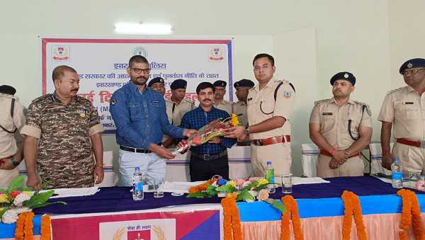 15 लाख के इनामी नक्सली ने किया सरेंडर, झारखंड के अलावे छत्तीसगढ़ और बिहार में भी था सक्रिय