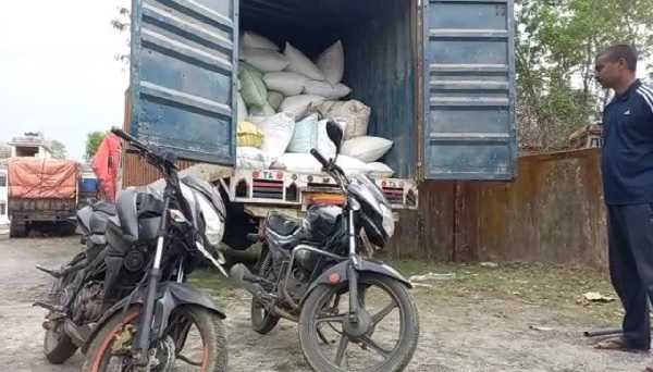 चिप्स के पैकेट की आड़ में अफीम की तस्करी, 35 क्विंटल माल जब्त, एक गिरफ्तार