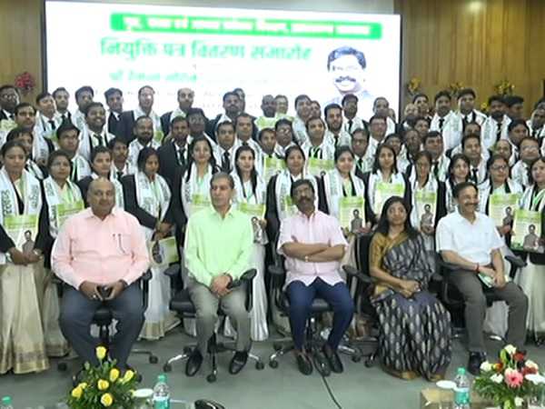 सीएम हेमंत सोरेन ने 107 अभियोजकों को सौंपा नियुक्ति पत्र