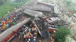ओडिशा में एक के बाद एक-दूसरे से टकराईं 3 ट्रेनें, अबतक 288 लोगों की मौत, 900 से ज्यादा घायल
