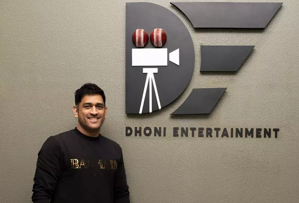 क्रिकेट के बाद अब फ़िल्मी दुनिया में कदम रखेंगे धोनी, आज लांच होगा ट्रेलर
