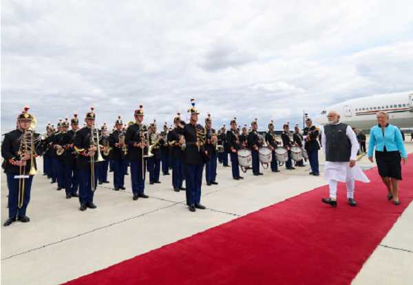 PM Modi France Visit 2023: दो दिवसीय यात्रा पर फ्रांस पहुंचे PM मोदी