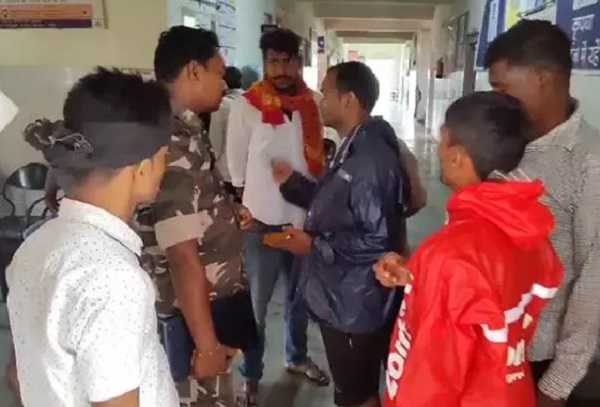 ट्रक की टक्कर से दिहाड़ी मजदूर की मौत, पत्नी घायल