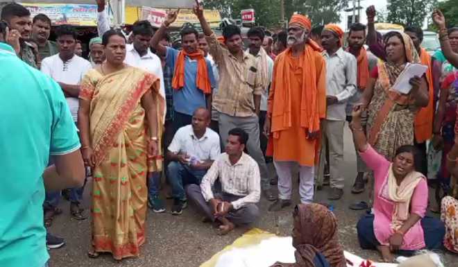 आवासीय विद्यालय की छात्रा की इलाज के दौरान हुई मौत, वार्डन पर लापरवाही का आरोप