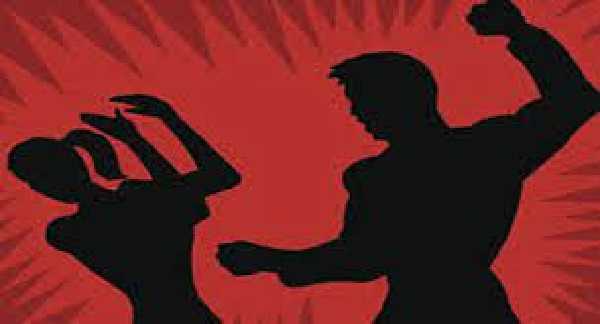 चक्रधरपुर में महिला पर चाकू से जानलेवा हमला, राहगीरों ने बचाई जान