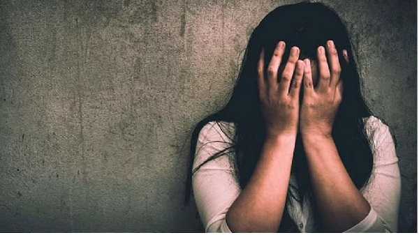 युवती ने लगाया राजस्व कर्मचारी पर दुष्कर्म का आरोप, कहा 12 साल से कर रहा यौन शोषण