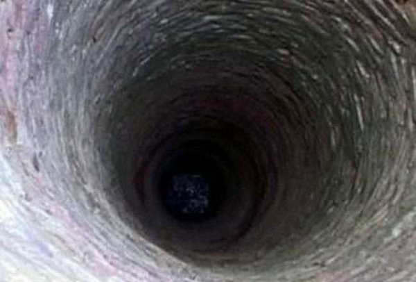 20 साल से सुखा पड़ा था एक कुआं, अचानक निकलने लगा खौलता हुआ पानी