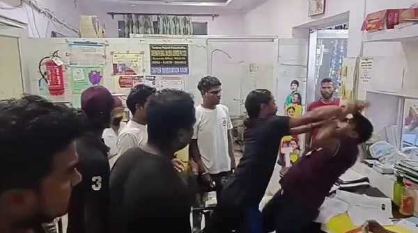 कोल्हान के MGM अस्पताल में परिजनों ने की डॉक्टर की पिटाई