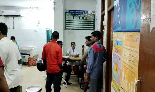 चाय वाले पर मनचले ने फेंका खौलता हुआ गर्म दूध, फरार; जानिए पूरा मामला